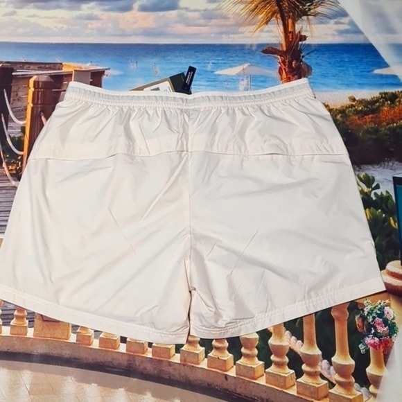 North Face White Gardenia Shorts Size XL NWT - Picture 5 of 5